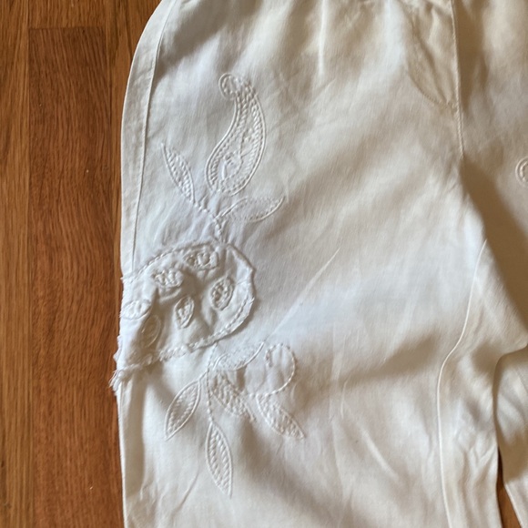 Embroidered white chicos pants. Ladies size 0, straight leg, elastic waist. - Picture 2 of 7